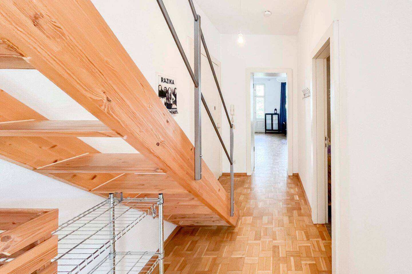 Bezugsfreie Altbauwohnung mit Balkon, Aufzug und Blick ins Grüne in Pankow, 13086 Berlin (Pankow Weißensee)
