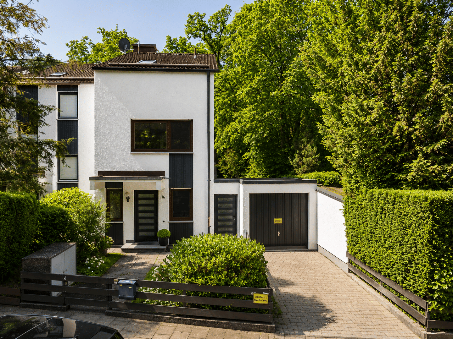 Ihr neues Zuhause im Grünen – Großzügiges Reihenendhaus mit sonnigem Garten, 82166 Gräfelfing