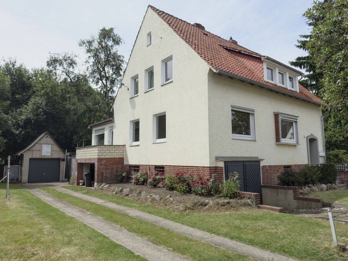 Charmantes Zweifamilienhaus in Hannover-Vinnhorst – Wohnen mit Charakter und Raum, 30419 Hannover