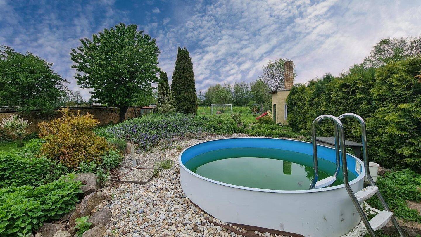 Einfamilienhaus mit zwei separaten Wohneinheiten, großem Garten und Sommer-Gartenhäuschen, 4435 Schkeuditz