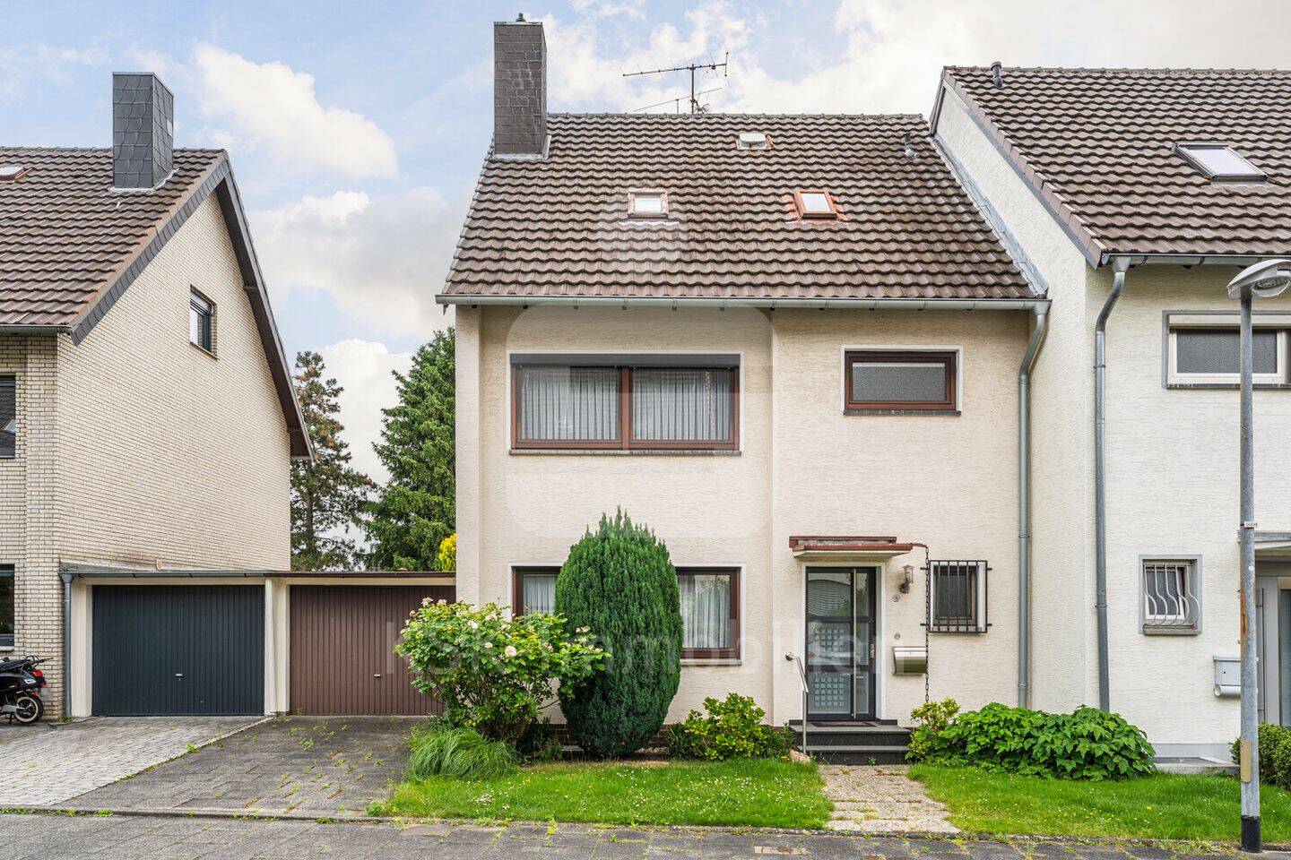 Brühl-Vochem: Diese gepflegte Doppelhaushälfte mit Garage und Garten ist perfekt für Ihre Familie!, 50321 Brühl