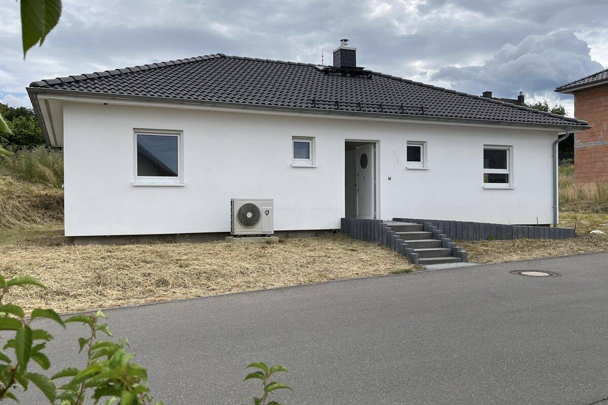 Neubau-Erstbezug in Kirchweiler: Moderner Bungalow mit Wohlfühlcharakter, 54570 Kirchweiler