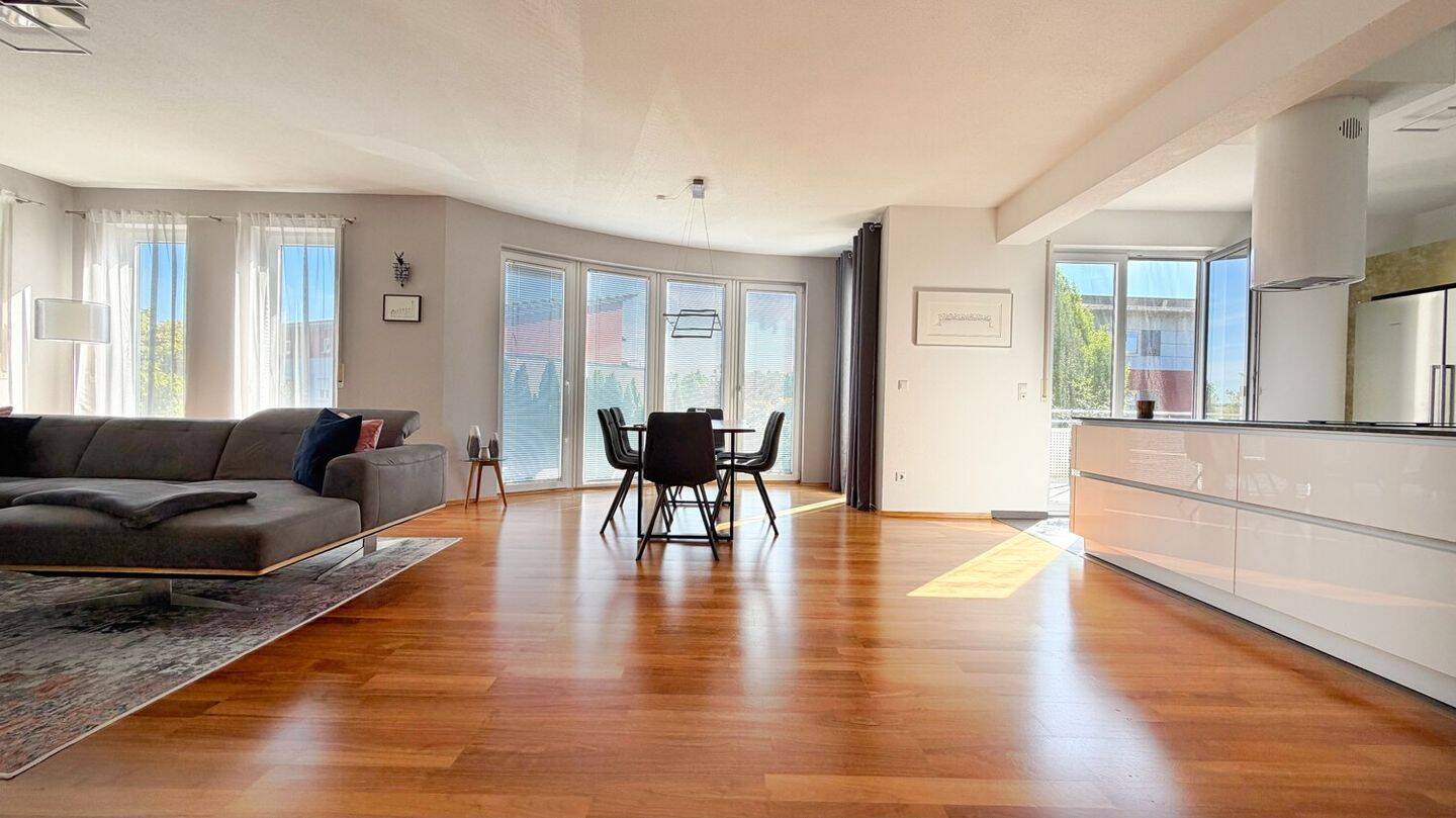 Großzügiges Wohnen mit eigenem Garten – Attraktive 4,5-Zimmer-Wohnung in 78628 Rottweil, 78628 Rottweil