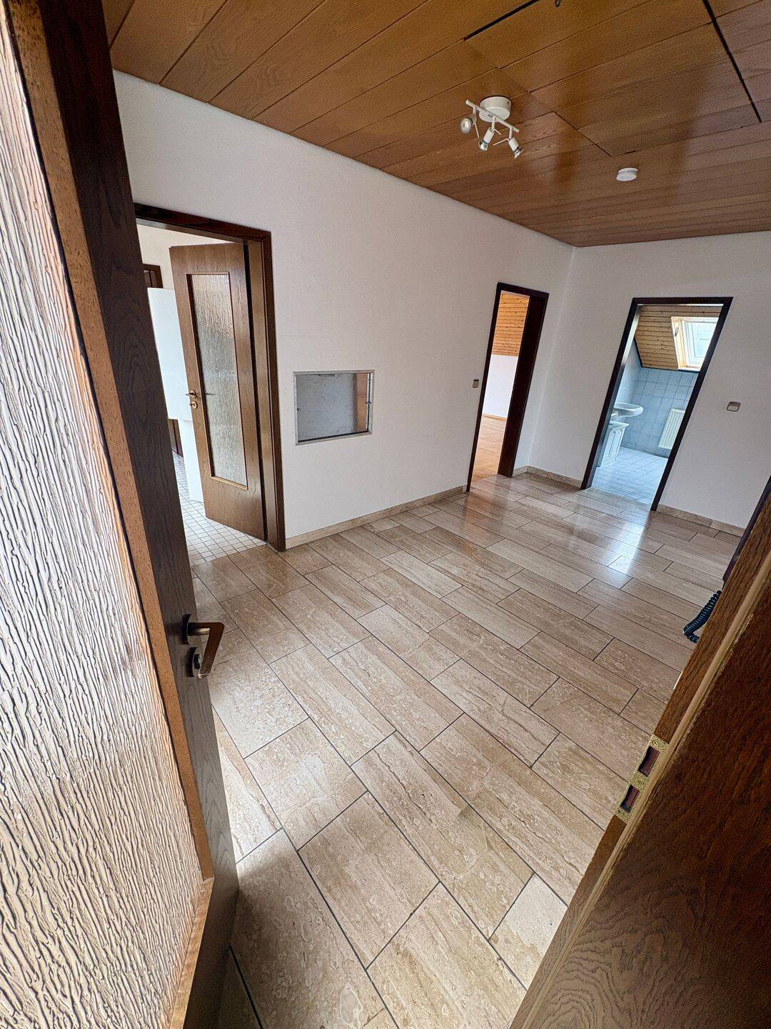 +,Schöne helle 2,5Zimmer D.G.Wohnung, 74223 Flein
