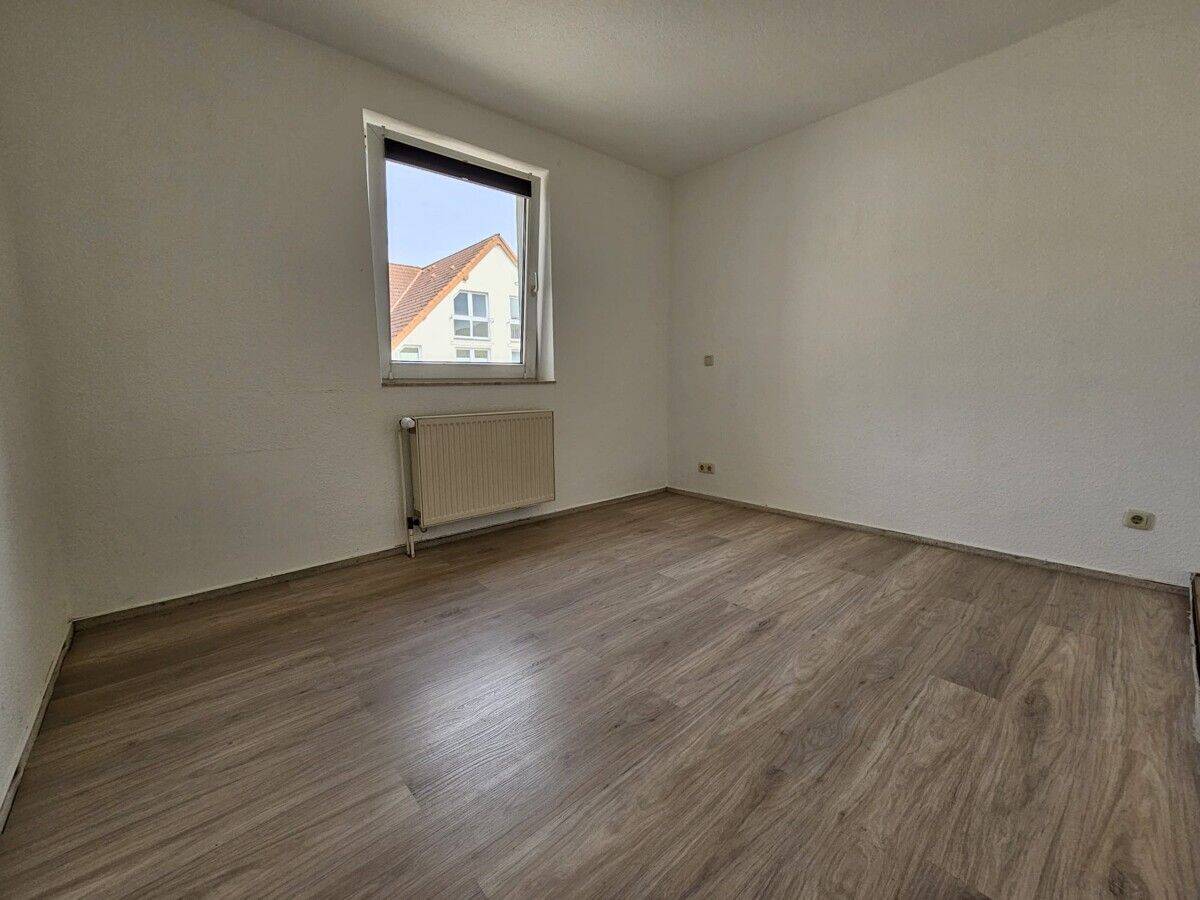 charmante helle 2-Zimmer-Wohnung mit Erker und Dachbodenkammer, 17192 Waren (Müritz)