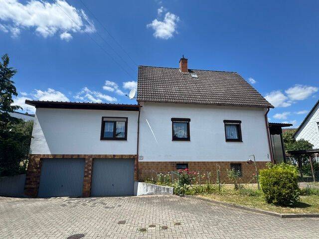 Ihr neues Zuhause – Freistehendes Einfamilienhaus in ruhiger Wohnlage mit Garten, Doppelgarage und viel Entwicklungspotenzial, 66869 Kusel
