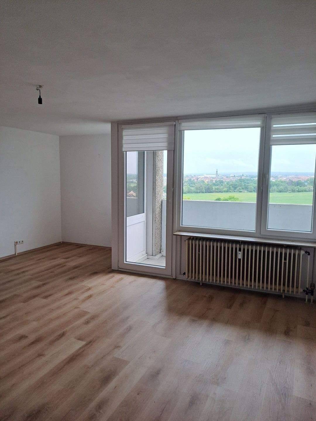 Schönes saniertes 1-Zimmer-App. mit Ausblick u. Stellplatz, 91056 Erlangen