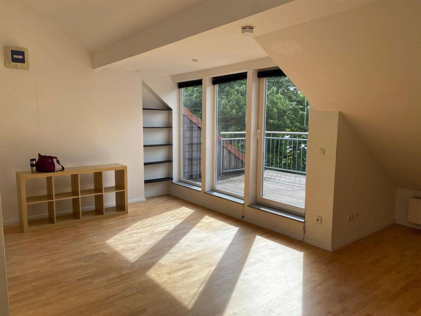 Lichtdurchflutete Dachgeschoßwohnung in Barmbek-Nord mit eigenem Stellplatz, 22305 Hamburg (Hamburg-Nord Barmbek-Nord Barmbek-Süd Winterhude)