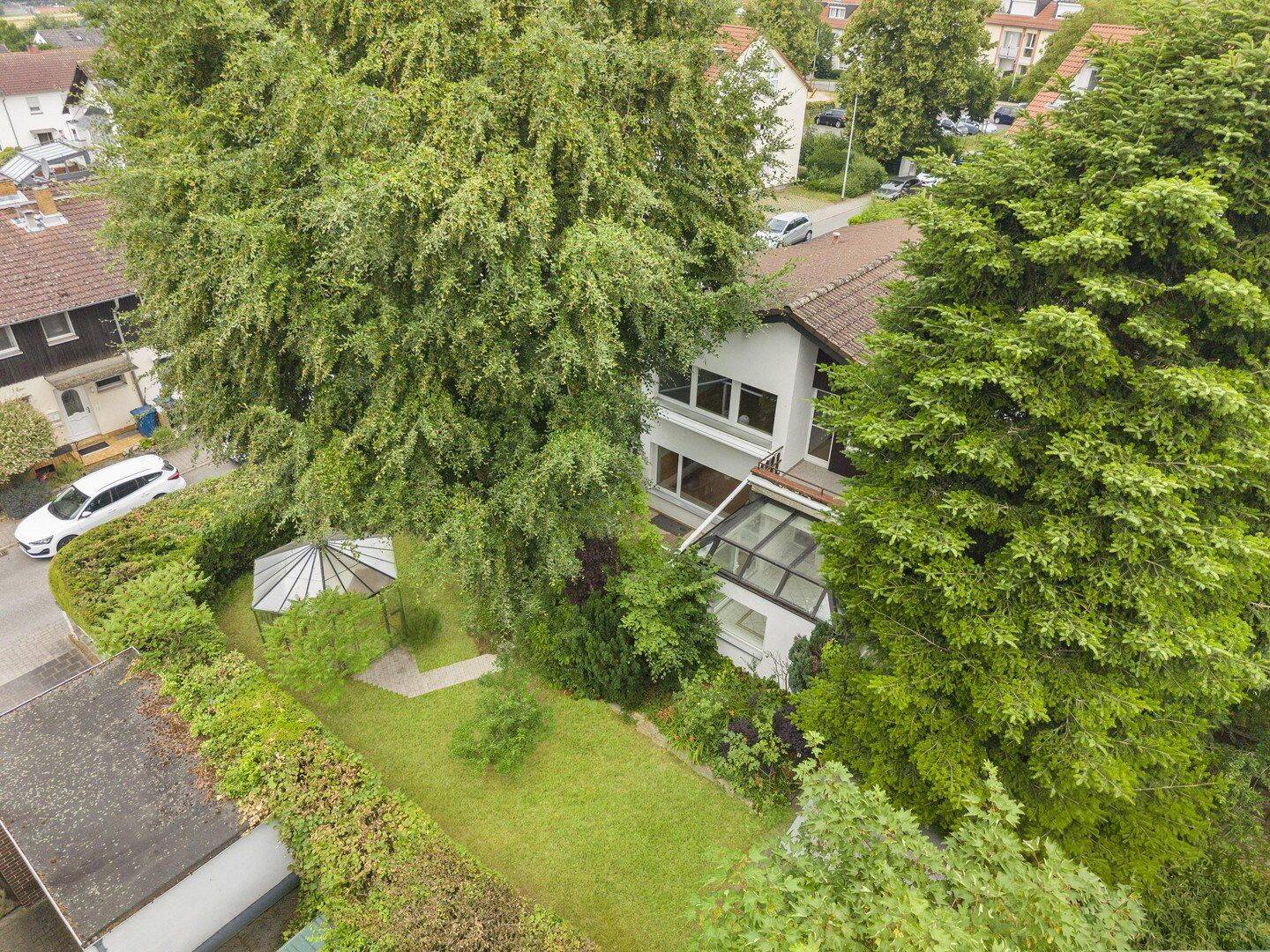 Großzügiges Wohnen auf über 280 m² Gesamtfläche – 611 m² Grundstück in begehrter Lage, 65824 Schwalbach am Taunus