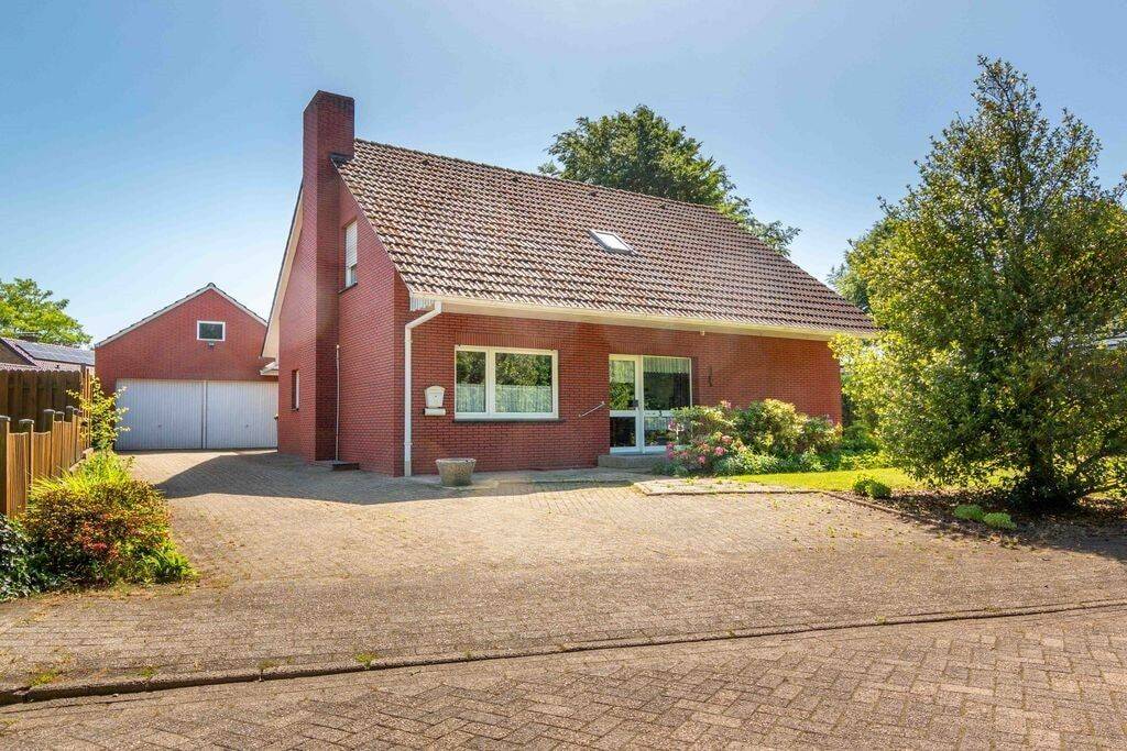 Geräumiges Wohnhaus in bester Lage von Emlichheim, 49824 Emlichheim