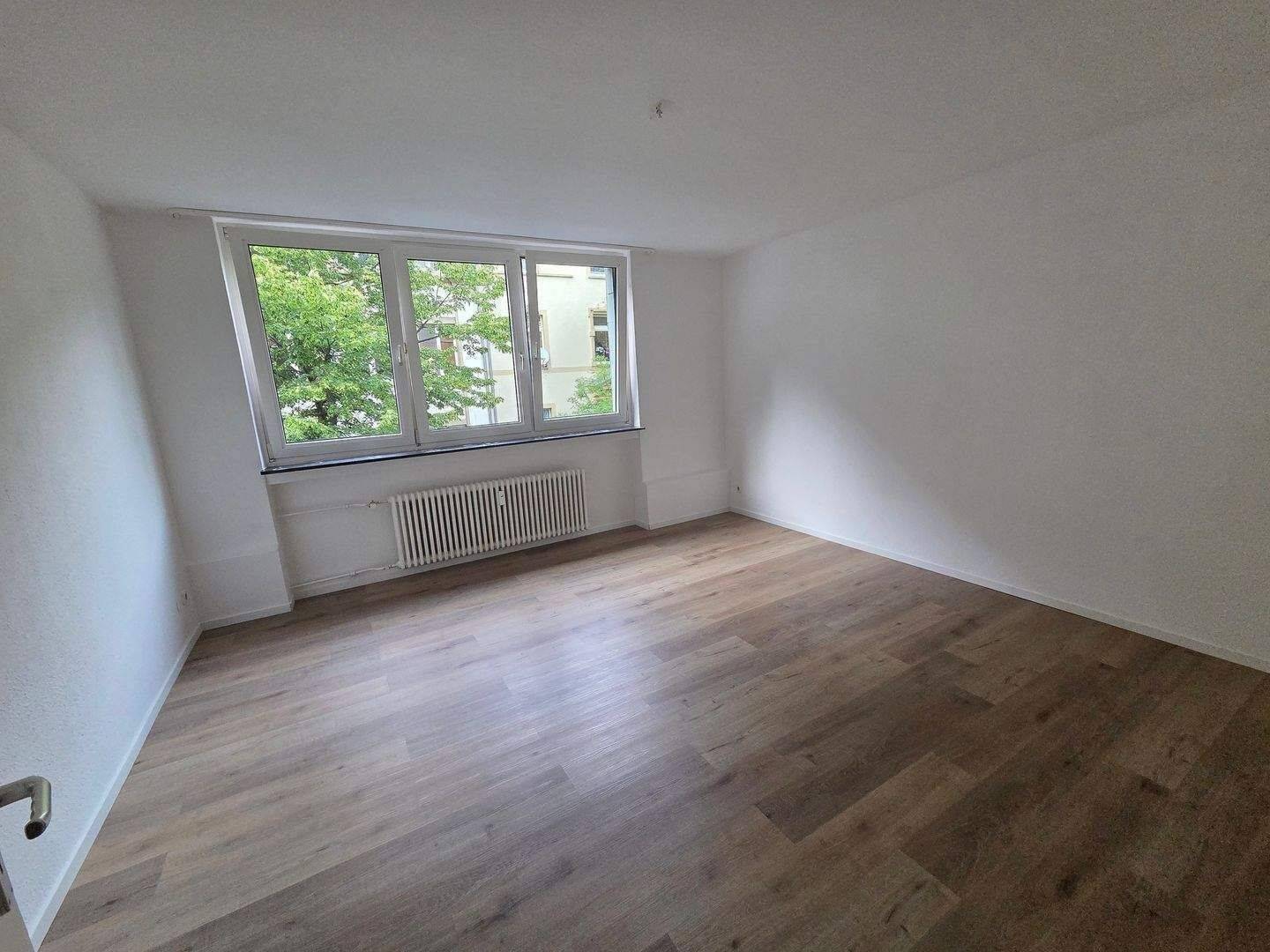 1ZW STUDIO WANNENBAD KÜCHE AM BELIEBTEN WILHELMPLATZ ZENTRAL IN OFFENBACH FUSSLÄUFIG S BAHN MARKTPLATZ (BUSSE) FUSSGÄNZERZONEN ALDI REW DM, 63065 Offenbach am Main (Offenbach am Main)