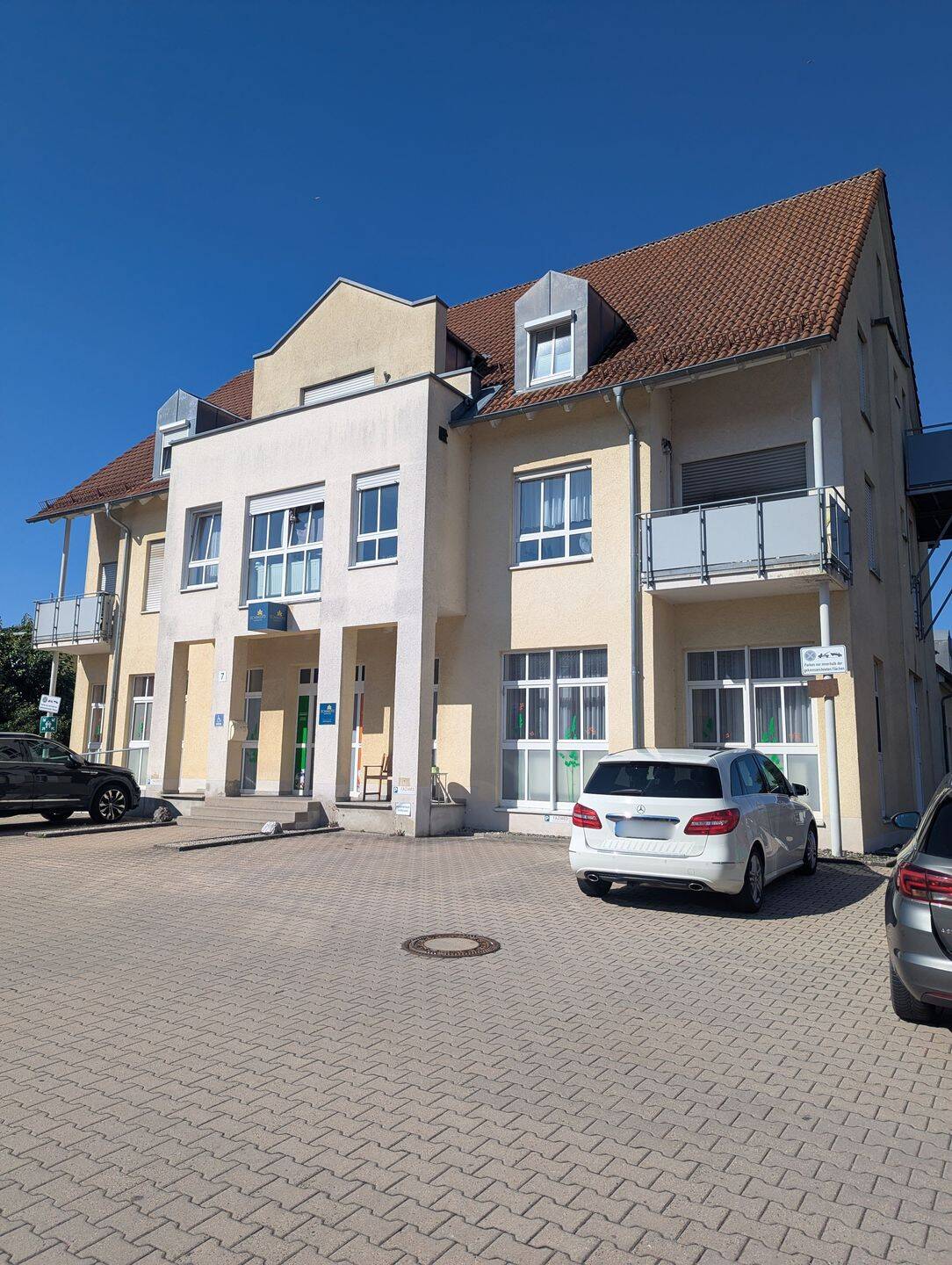 Moderne 2-Zimmer-Wohnung mit Einbauküche und Stellplatz, 95346 Stadtsteinach