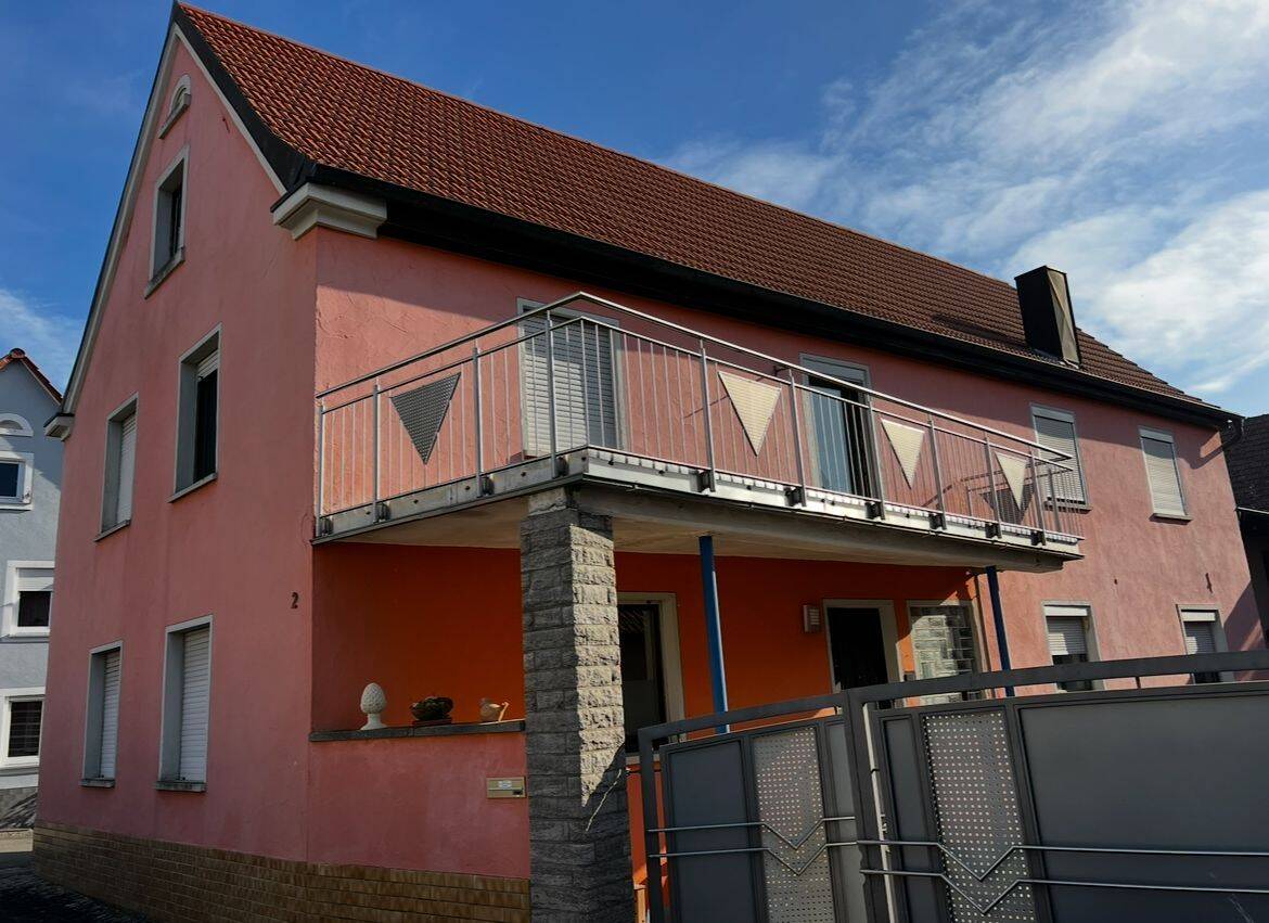 Renoviertes 6-Zimmer-Haus mit Innenhof, Carport und Nebengebäude, 97509 Kolitzheim