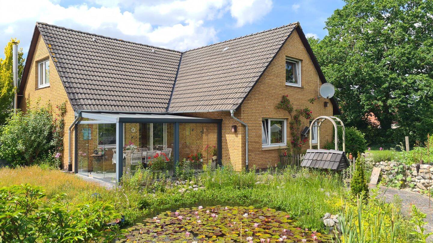 Gepflegtes Einfamilienhaus mit Nebengebäude, Sommergarten, Kaminofen und Gartenteich, 26340 Zetel