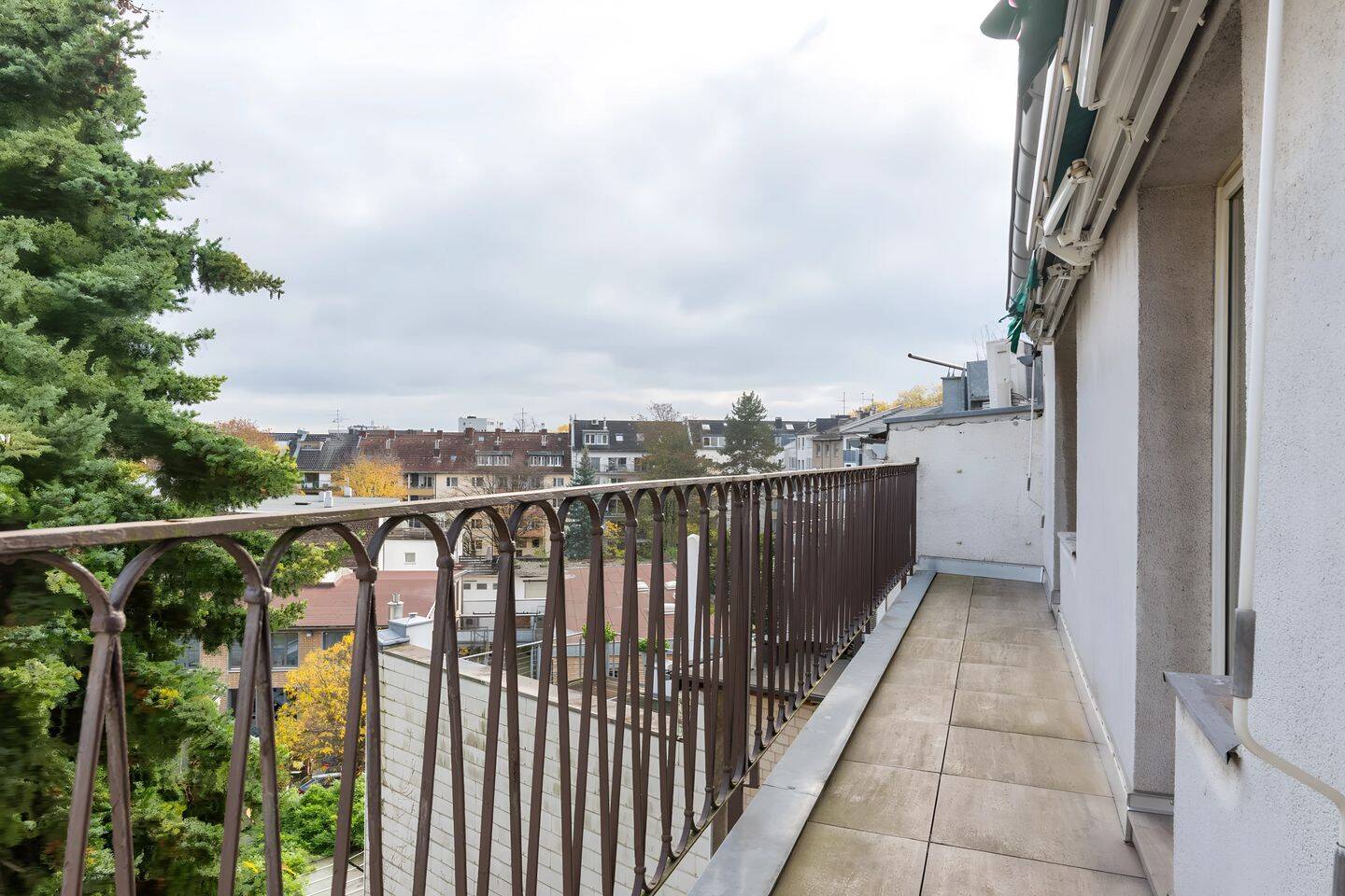 Über den Dächern von Düsseltal – 3-Zimmer-Wohnung mit Aufzug, großem Balkon und Gestaltungspotenzial, 40237 Düsseldorf (Düsseltal Flingern Nord Mörsenbroich)