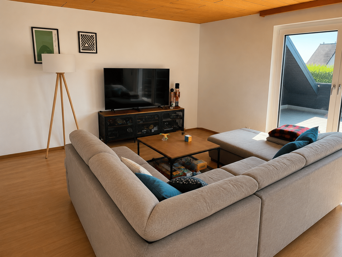 Vermieten 2 Zimmer Dachgeschosswohnung in Pfuhl, 89233 Neu-Ulm