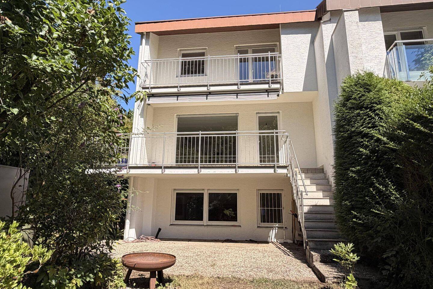 Doppelhaushälfte mit Einliegerwohnung in sehr ruhiger Lage am Landschaftsschutzgebiet!, 70569 Stuttgart (Büsnau Kaltental Vaihingen)
