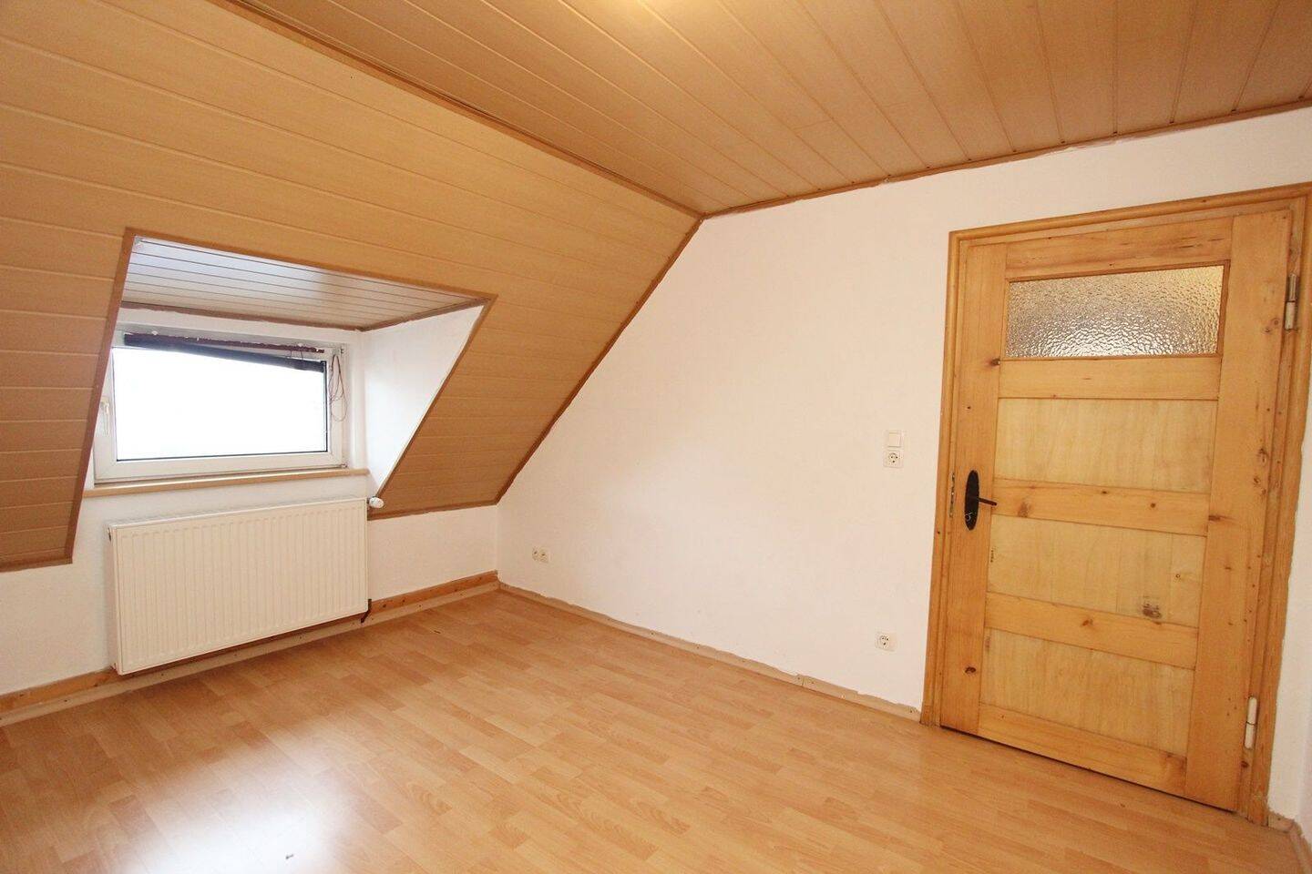 Gemütliche 2-3 ZKB Dachgeschosswohnung mit Fernblick nähe Klinikum, 34125 Kassel