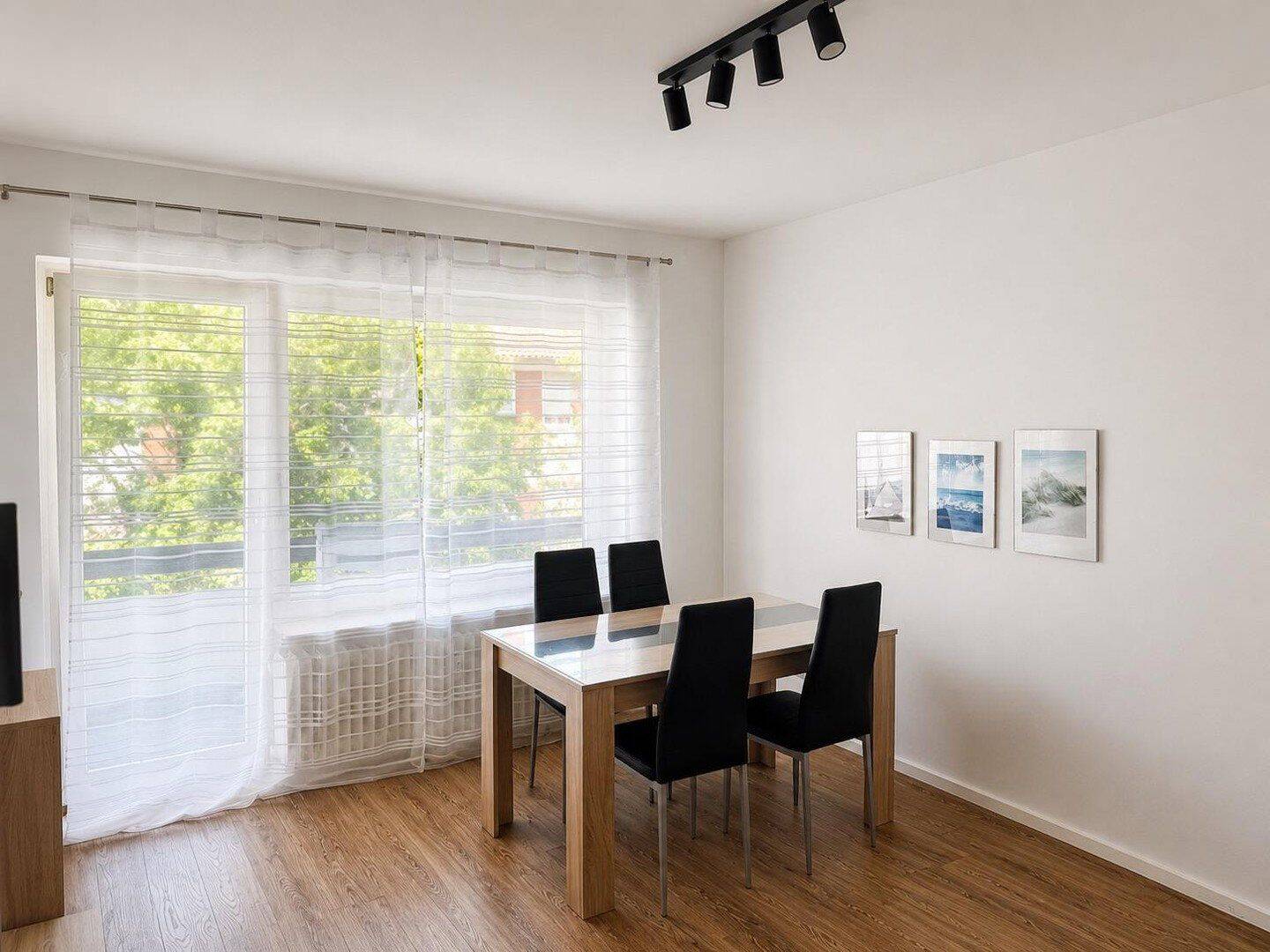 Möblierte 2 Zimmerwohnung mit Balkon in Neu Isenburg zentral, 63263 Neu-Isenburg