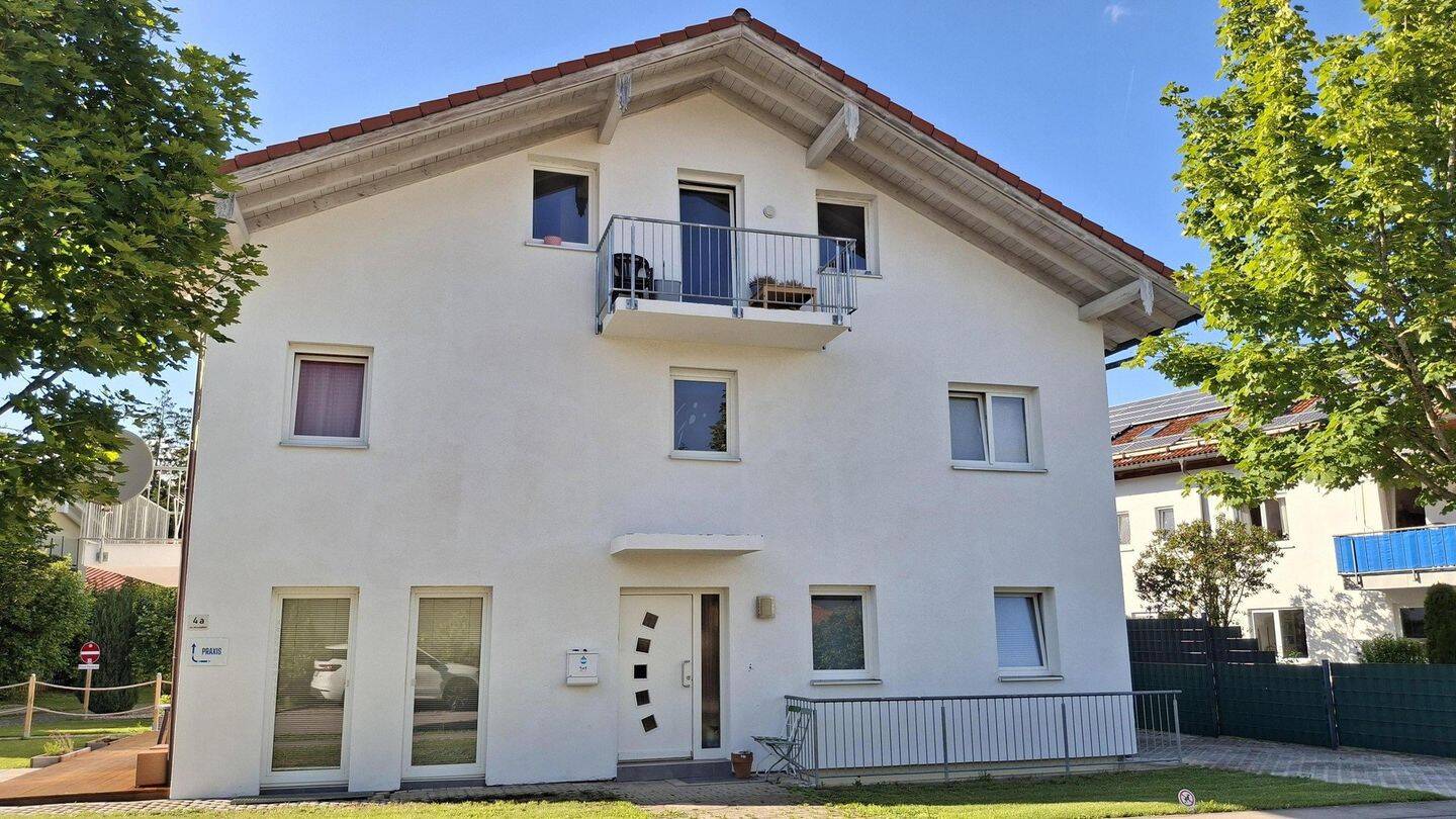 DG Wohnung mit Süd-Balkon und Einbauküche. Tierhaltung nicht erwünscht., 83626 Valley