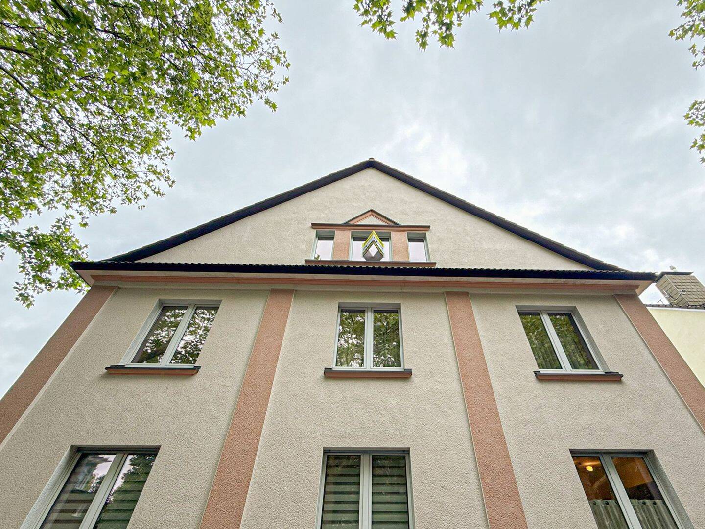 Charmantes Drei-Parteien-Stadthaus, 42653 Solingen (Gräfrath Solingen-Mitte Wald)