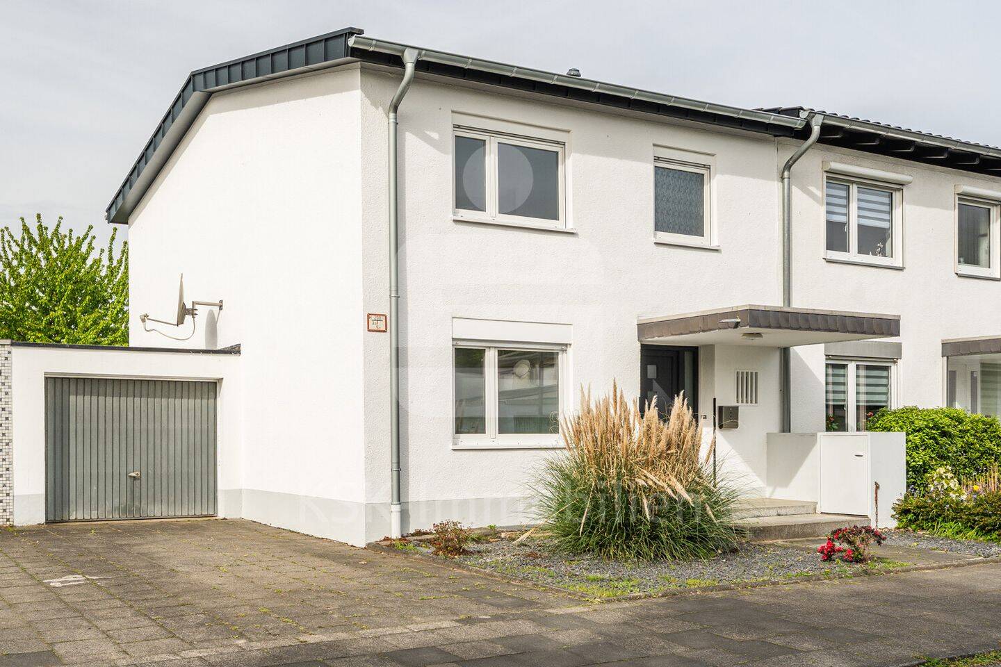 Reihenendhaus mit sonnigem Garten und viel Platz!, 50769 Köln (Chorweiler)
