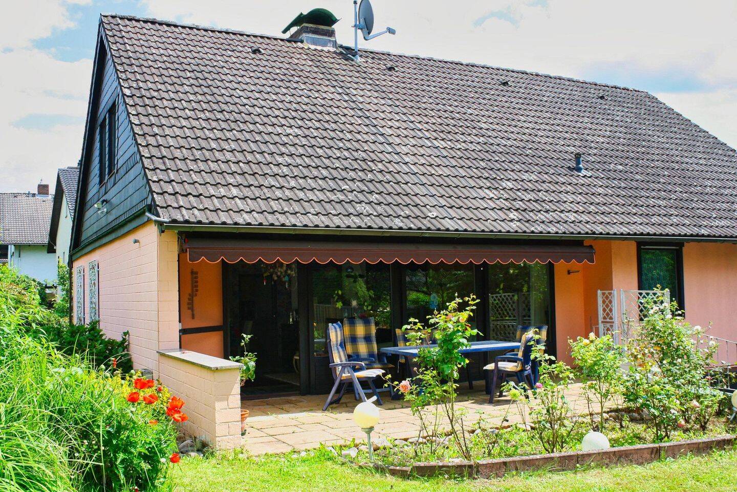 Gepflegtes Einfamilienhaus mit Doppelgarage auf sonnigem Grundstück, 65527 Niedernhausen