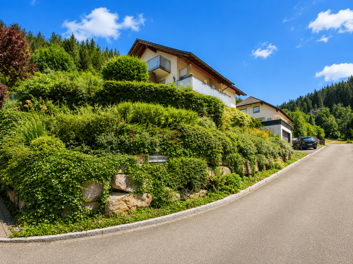 Großzügiges Einfamilienhaus in traumhafter Waldrandlage mit Einliegerwohnung, 78713 Schramberg