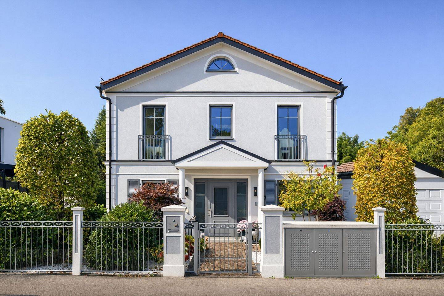 Stilvolle Villa mit traumhaftem Garten. Idyllische Lage zum Wohlfühlen., 81677 München (Au-Haidhausen Berg am Laim Bogenhausen)