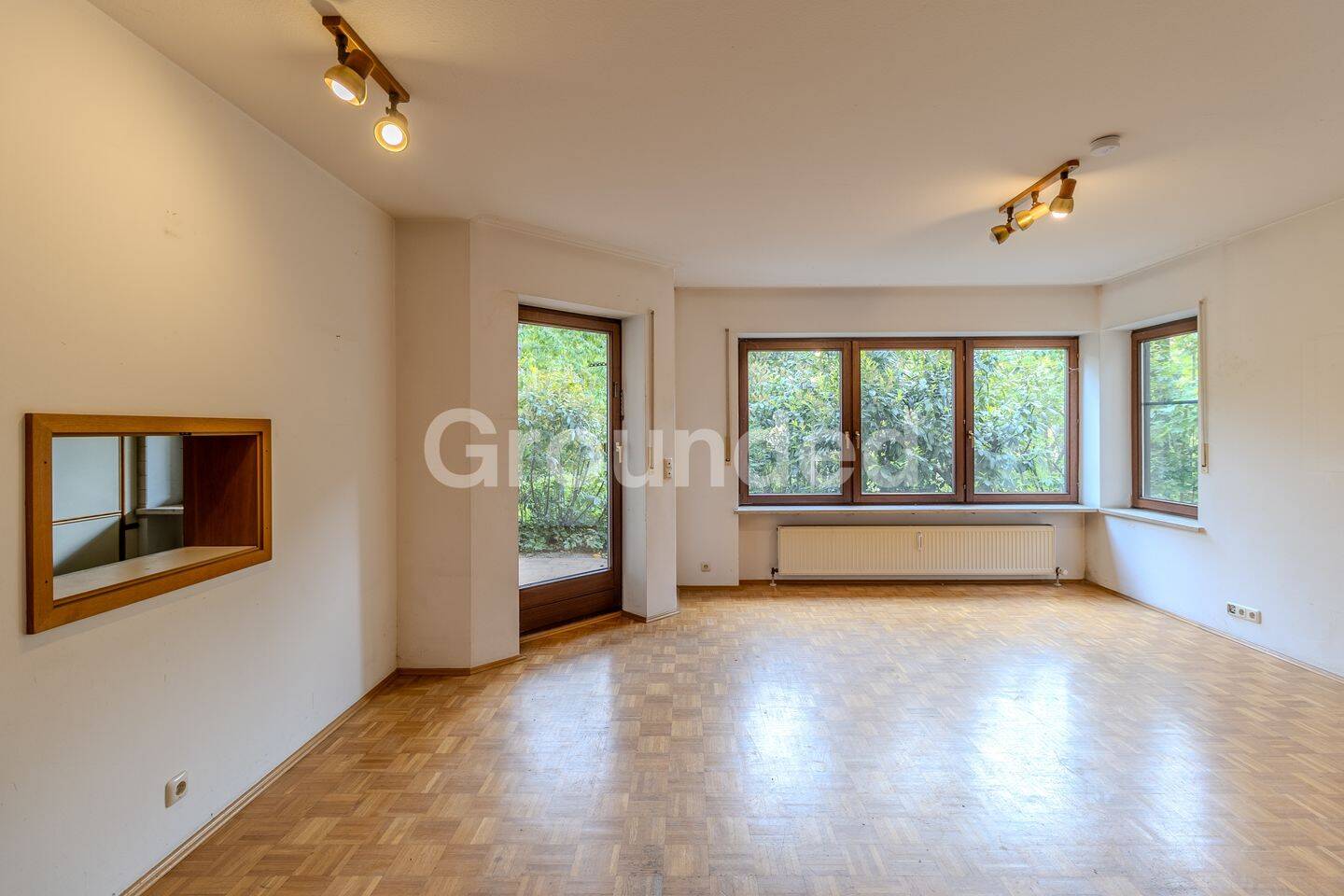 Renovierungsbedürftige 3-Zimmer-Wohnung mit Terrasse – zzgl. Garage & Außenstellplatz, 91056 Erlangen
