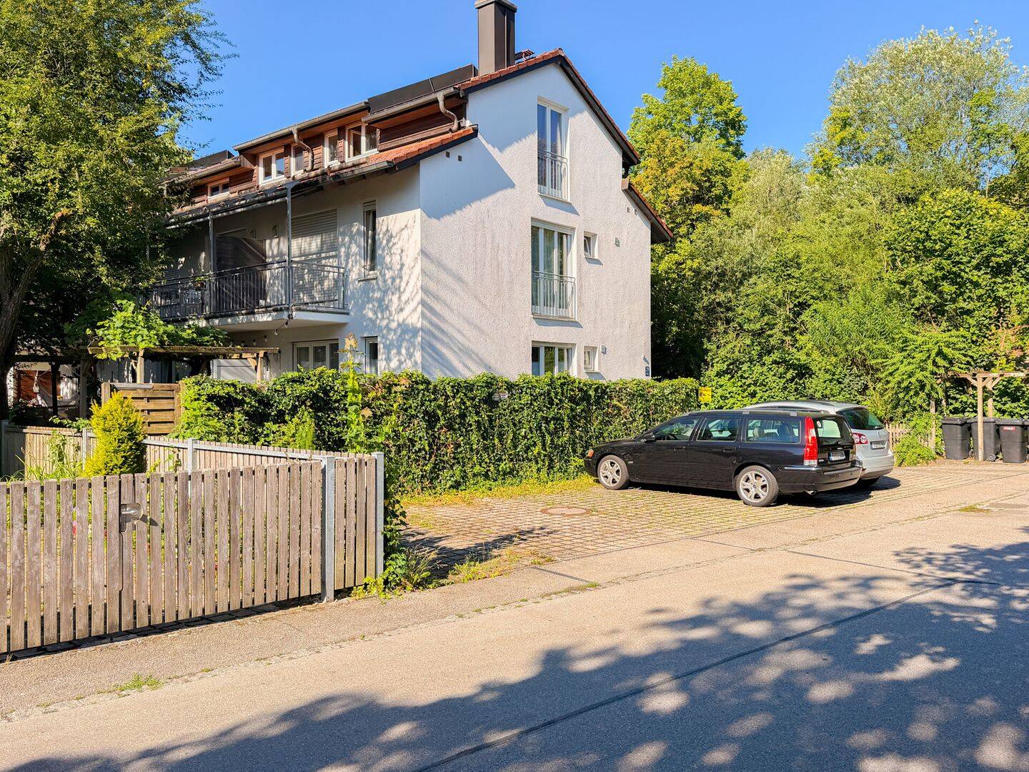 Möblierte 3-Zimmer-Wohnung mit Einbauküche, 1x Balkon und TG-Stellplatz in Pullach am Isartal, 82049 Pullach i. Isartal