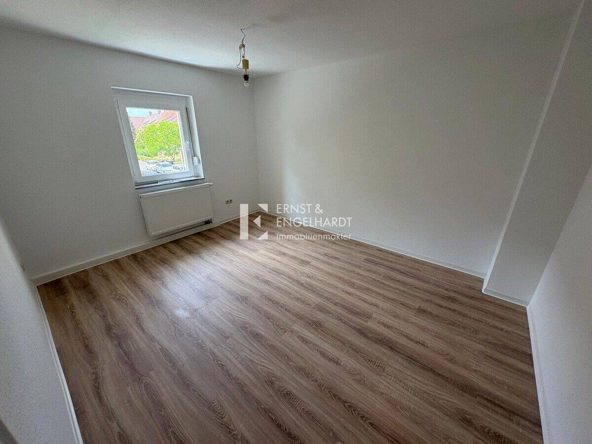Frisch renovierte 1,5 Zimmer-Wohnung in zentraler Lage, 97318 Kitzingen