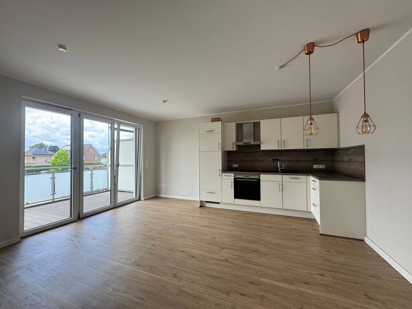 Moderne, barrierearme 2-Zimmer-Wohnung mit Balkon, Aufzug & Stellplatz – KfW-55, niedrige Nebenkosten, 25474 Hasloh