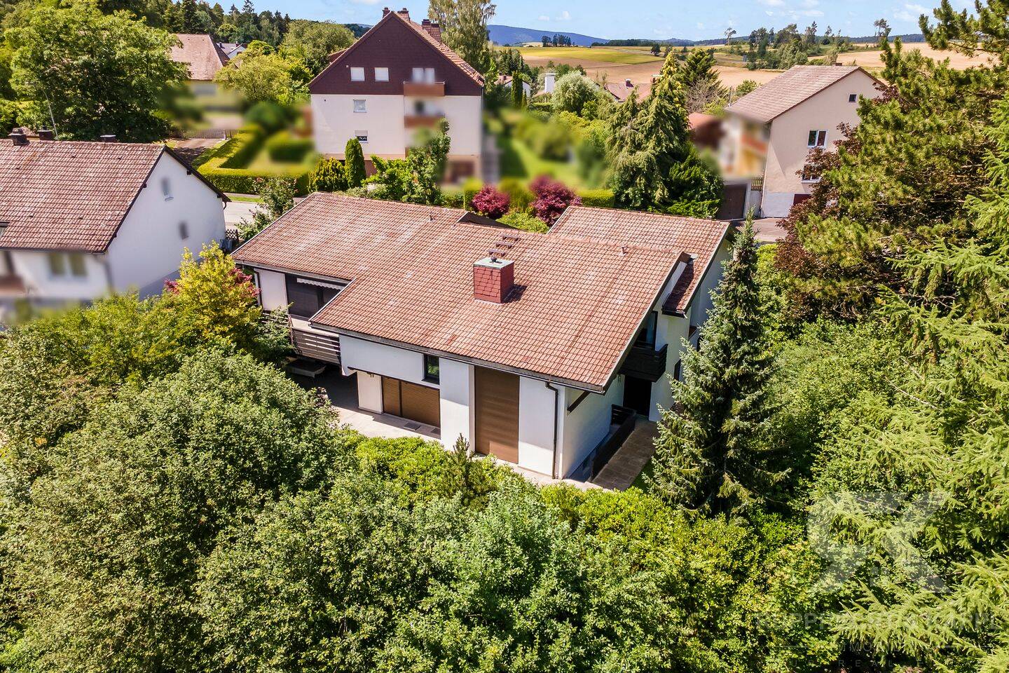 Exklusive Architektenvilla mit privater Schwimmhalle, Marmorböden und eindrucksvoller Raumwirkung, 95680 Bad Alexandersbad