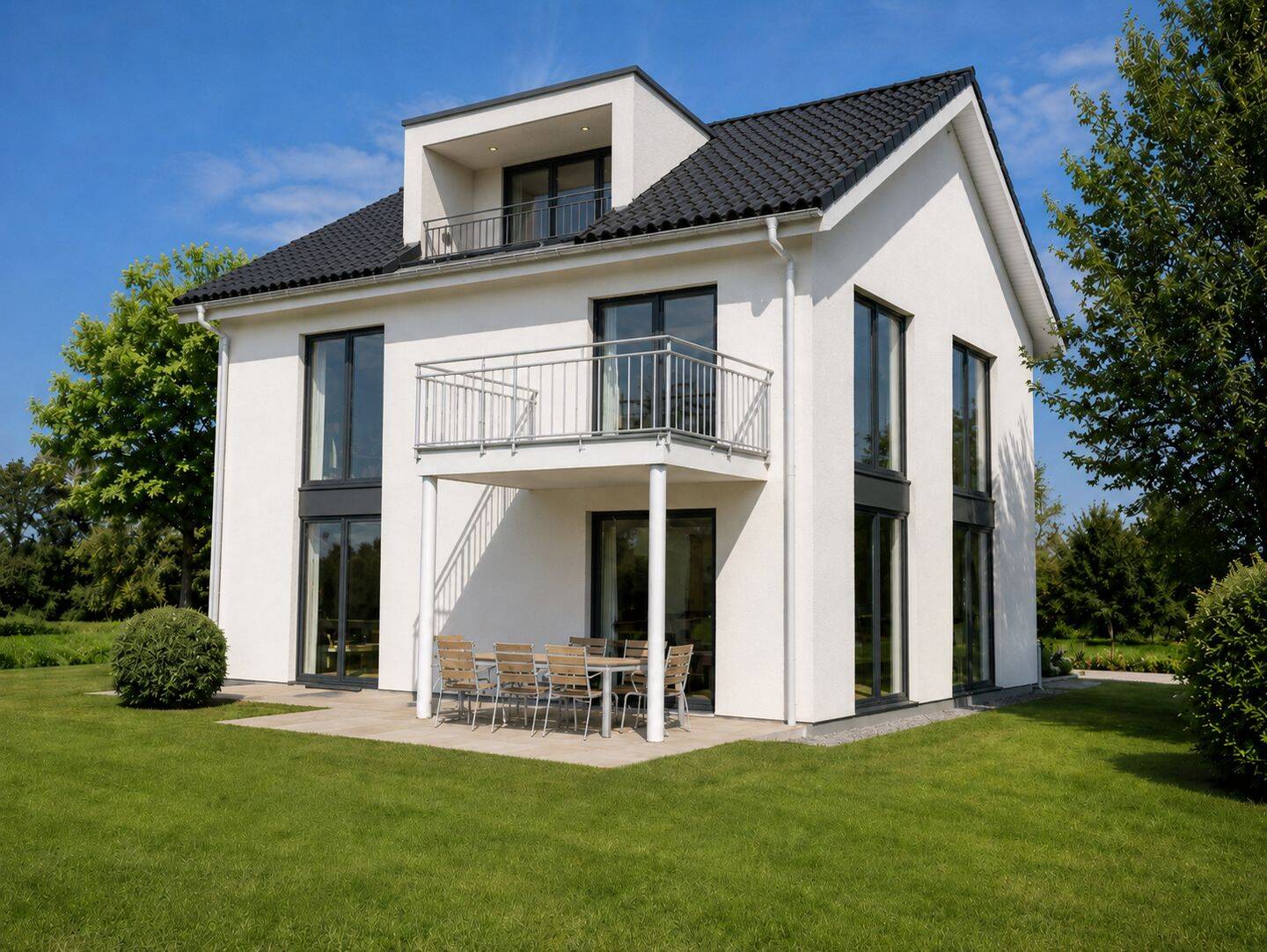 Attraktives Neubau Zweifamilienhaus in schöner Lage von Bad Homburg Kirdorf, 61350 Bad Homburg v.d. Höhe