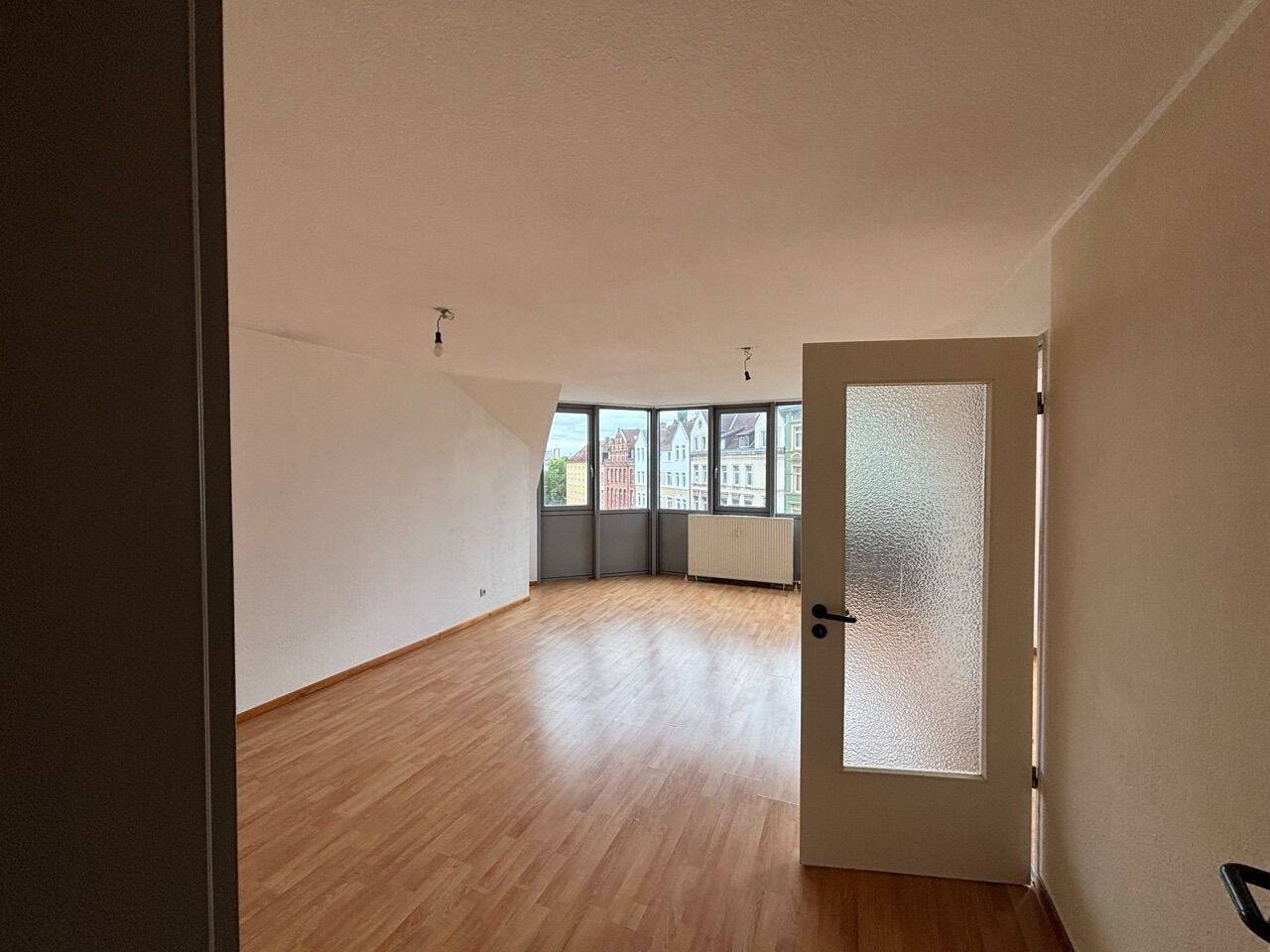 B-Schein – 3-Zimmer-Dachgeschoss in Nordstadt, 30167 Hannover