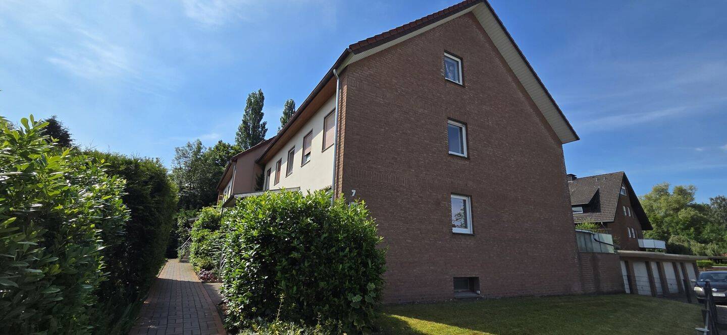 Gemütliche Dachgeschosswohnung: Sofort bezugsfrei, 32791 Lage