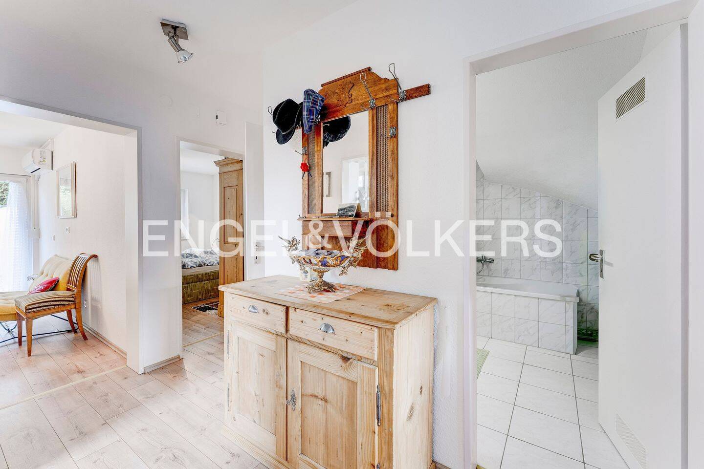 Gepflegte 3-Zimmer-Wohnung mit Terrasse und Garage in Badenweiler, 79410 Badenweiler