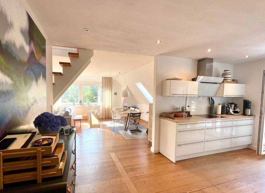 Wunderschöne Maisonette-Wohnung mit viel Raum und sonnigem Balkon, 22453 Hamburg (Eimsbüttel Fuhlsbüttel Groß Borstel Niendorf)