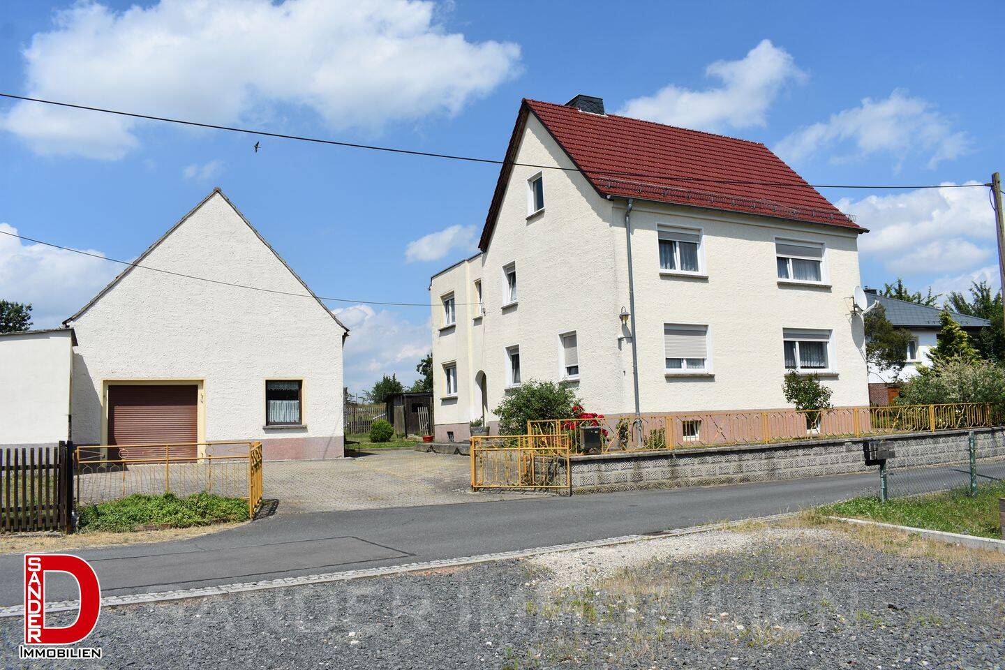 Viel Platz für Familie, Hobby und Generationenwohnen – Wohnanwesen mit unverbaubarem Blick ins Grüne, 4654 Frohburg