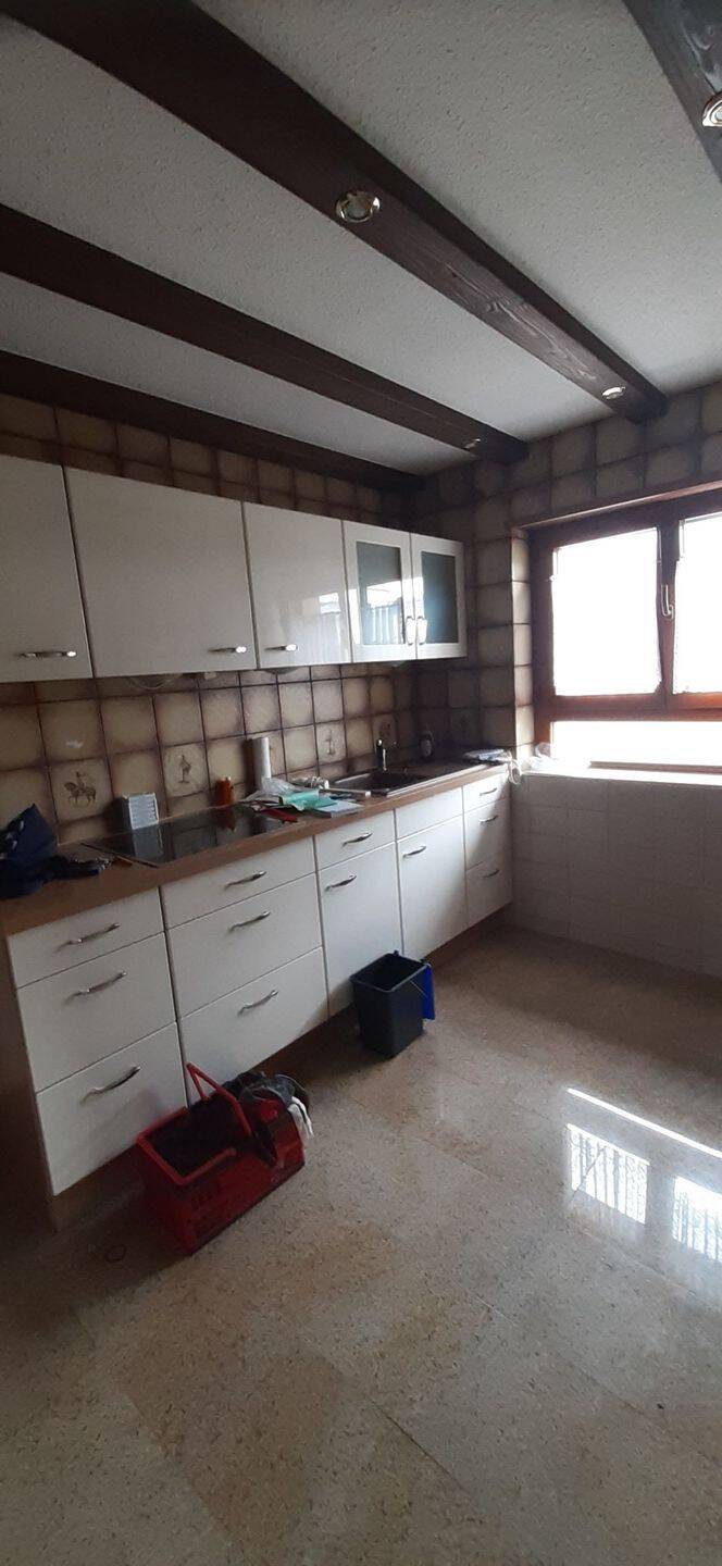 Wohnung/ Eckbungalow 200 m², Garten, 3 Garagen