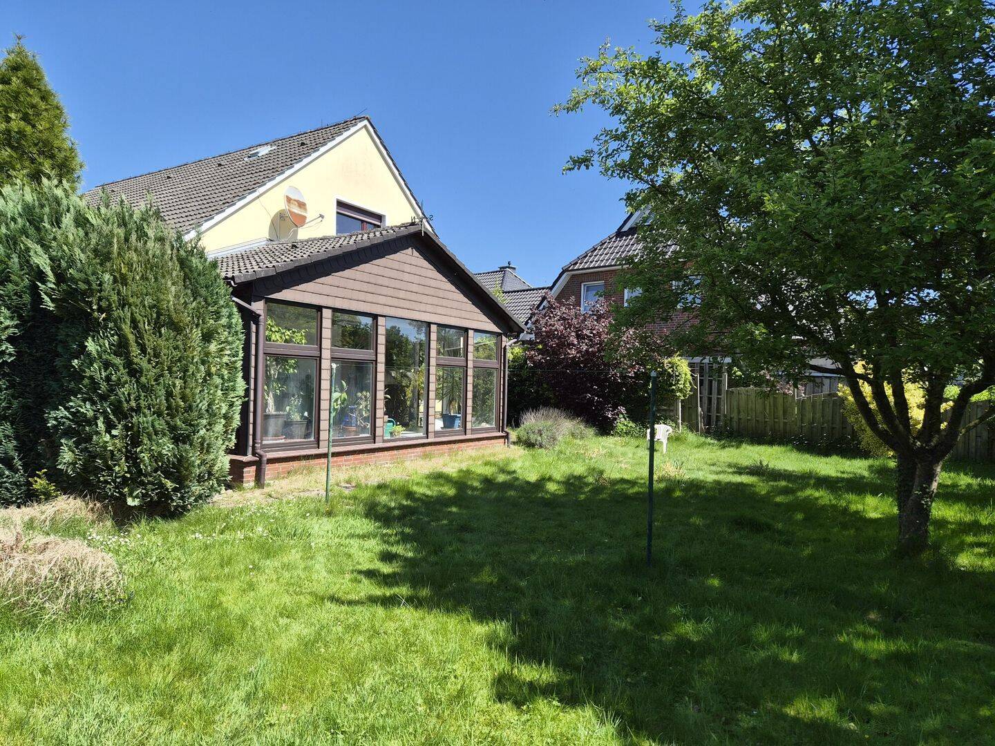 Zwei-/Einfamilienhaus mit großem Grundstück in Petersfehn, 26160 Bad Zwischenahn
