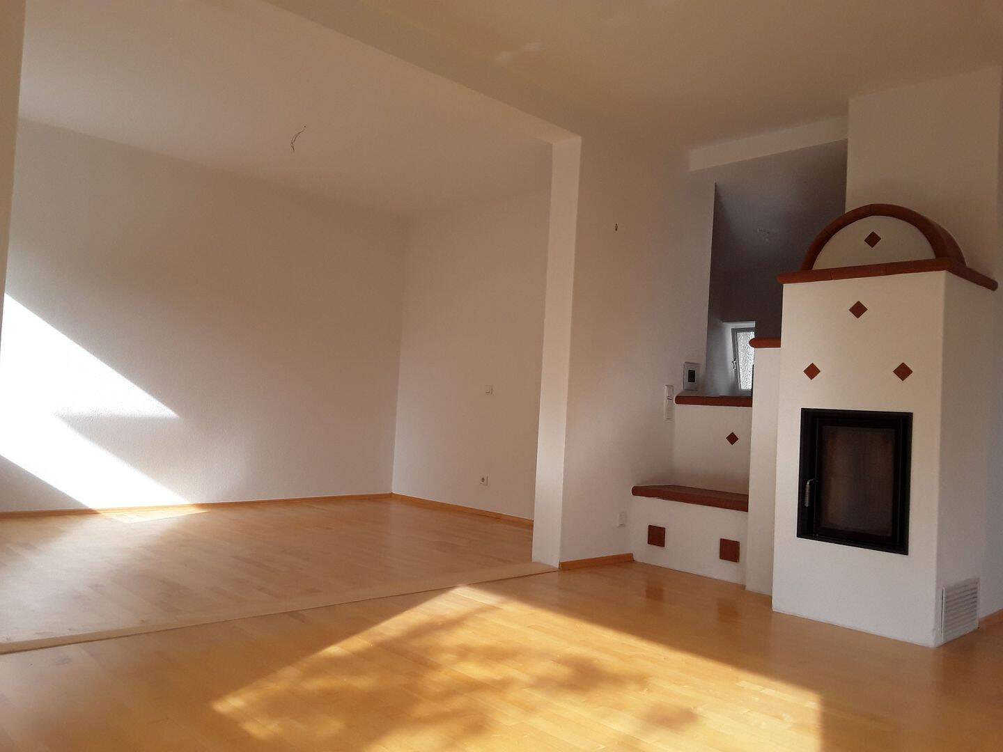 Godelsberg, helle 3 Zi.-Wohnung, Parkett/Fliesen, Kamin, TL-Bad, 2 Balkone, 63739 Aschaffenburg (Innenstadt Österreicher Kolonie)