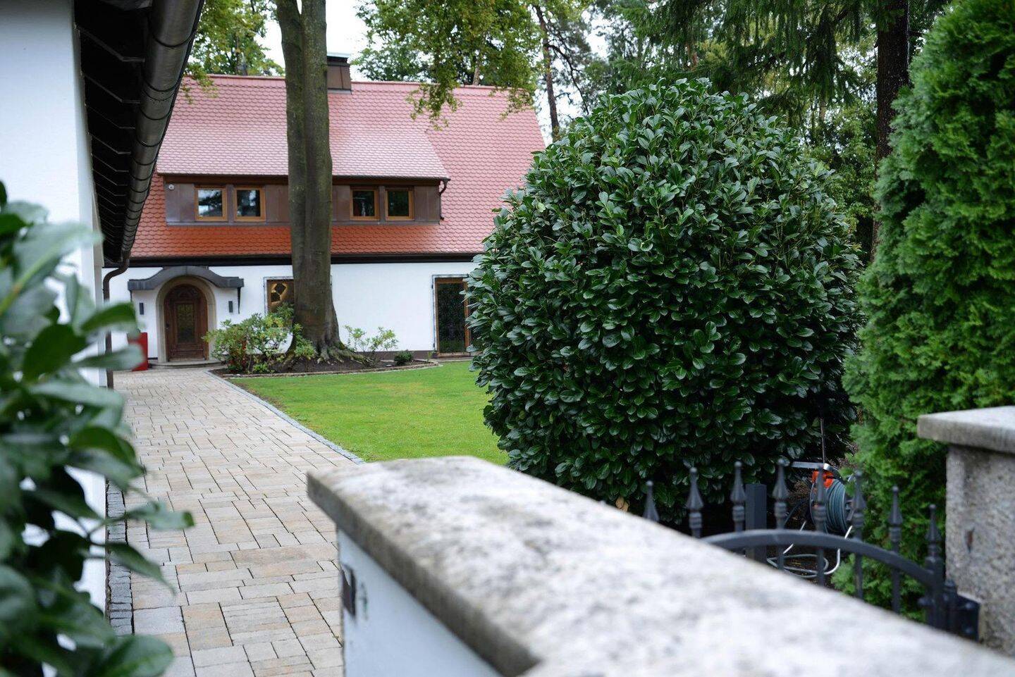 Kernsaniertes und luxuriös ausgestattetes Anwesen in bester Wohnlage von Rückersdorf, 90607 Rückersdorf
