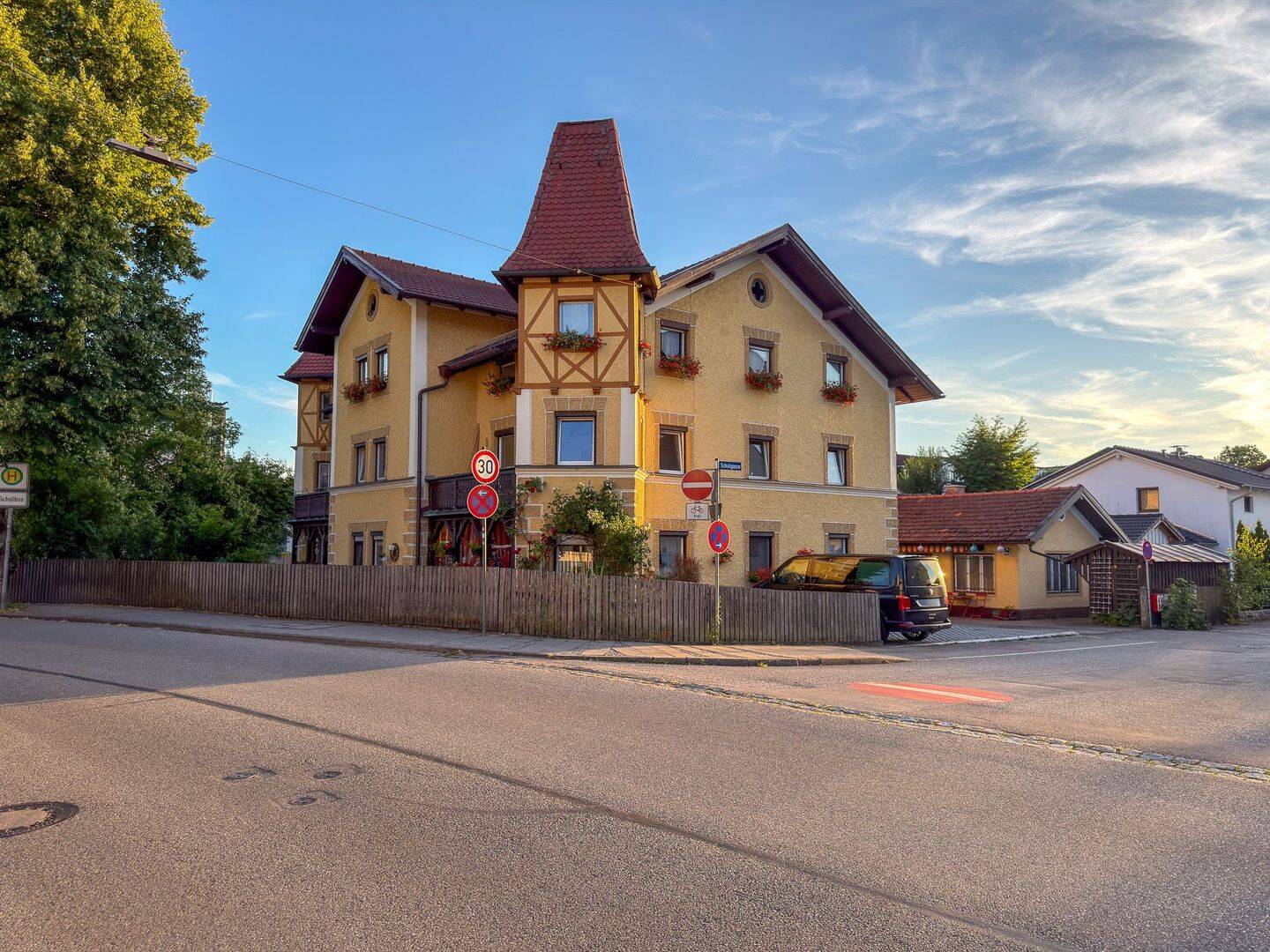 Großzügige Altbauwohnung mit ca. 118 m² und Balkon in Kirchseeon, 85614 Kirchseeon
