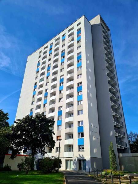 Eine familienfreundliche 3-Zi.-Wohnung mit Balkon und Aufzug wartet auf Sie! Besichtigung ab 03.07.26 möglich!, 1239 Dresden