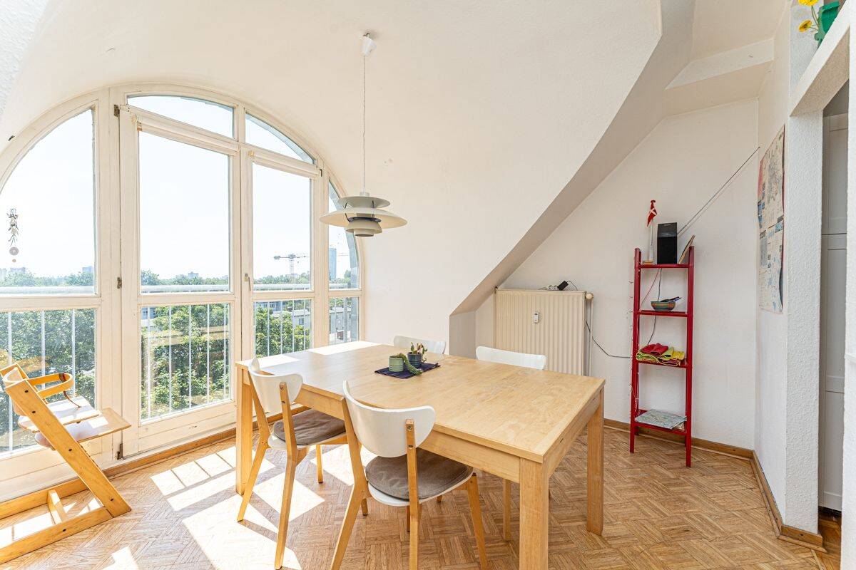 Helle 2-Zimmer Dachgeschosswohnung mit tollem Ausblick, 12059 Berlin (Neukölln Kolonie Petersbaude Kolonie Rübezahl)