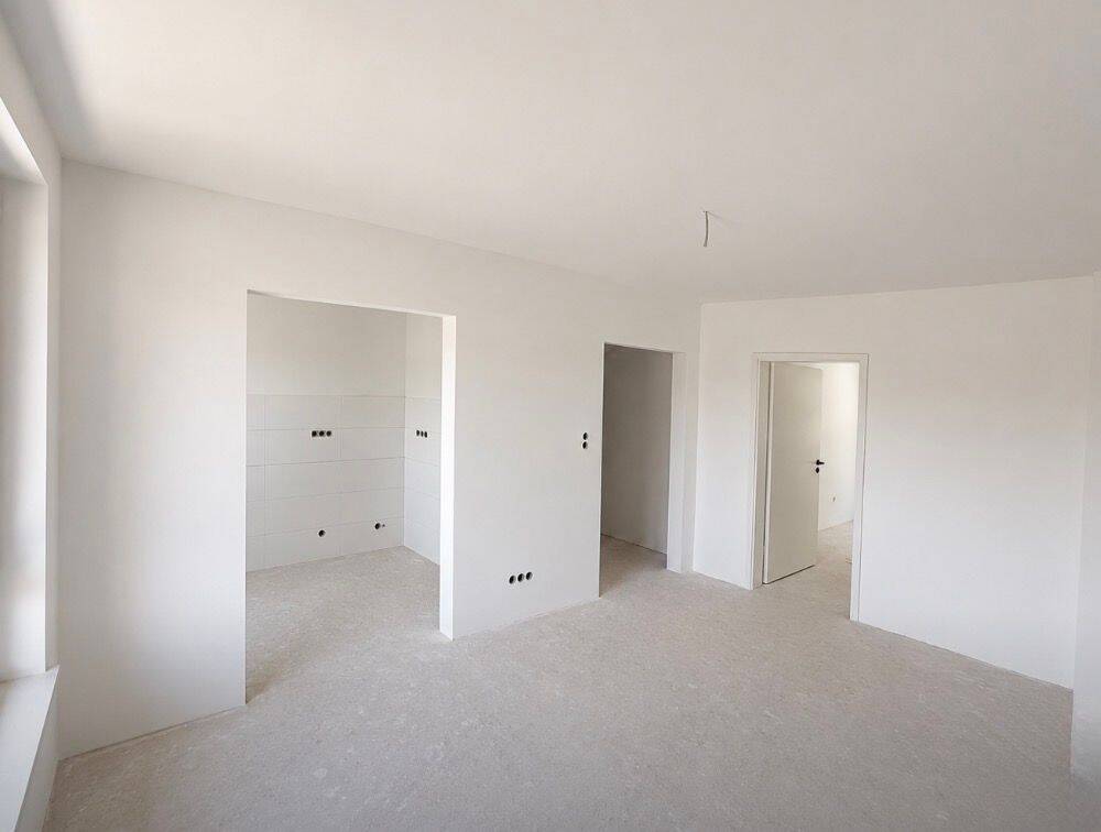 Frisch kernsanierte 2-Zimmer-Wohnung mit Balkon in zentraler Lage, 42579 Heiligenhaus