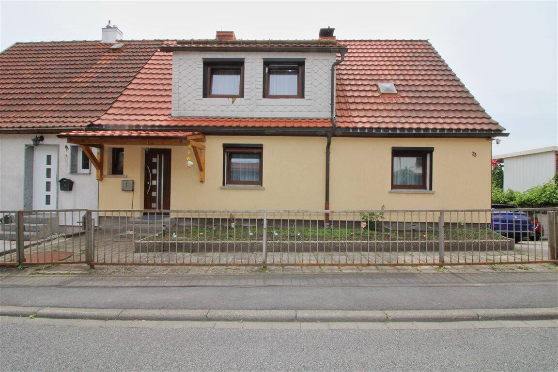 Viel erneuert, viel Platz – Doppelhaushälfte mit großem Garten, Garage & Kamin, 98544 Zella-Mehlis