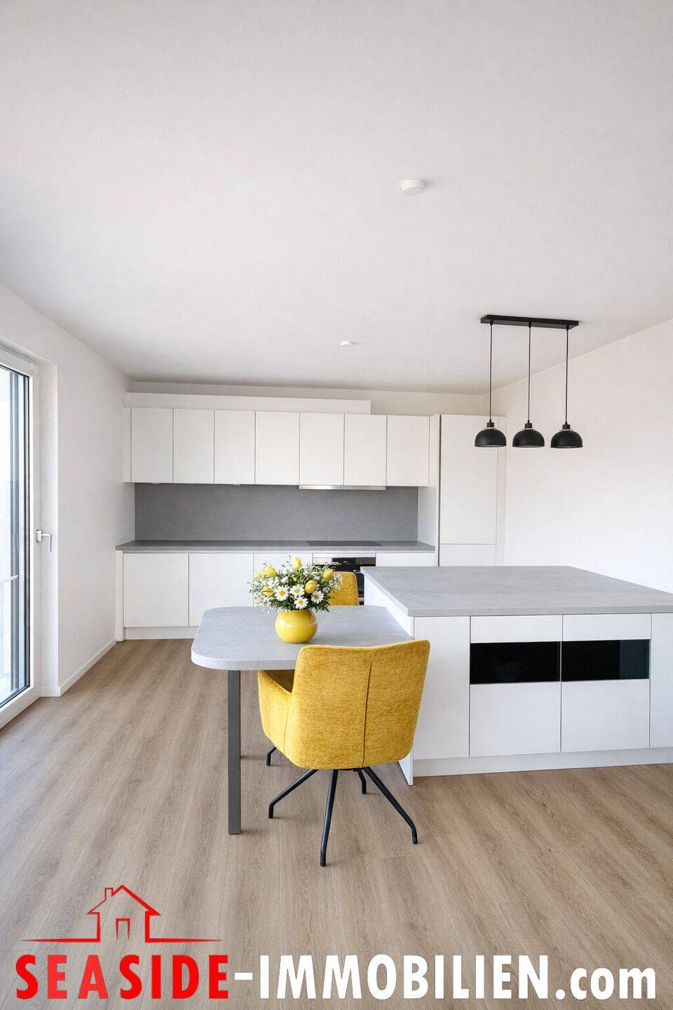 Rostock: Exklusive 2-Zimmerwohnung mit Dachterrasse & PKW-Stellplatz in Stadtmitte